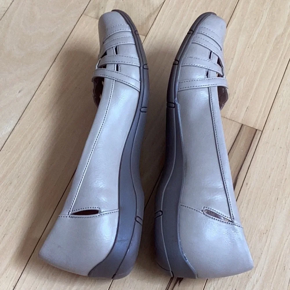 Life Stride diverse flats in taupe